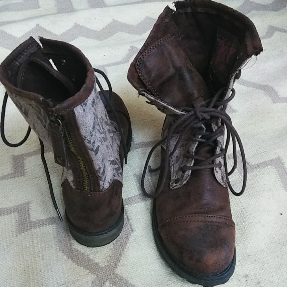 Roxy lace/zip boots